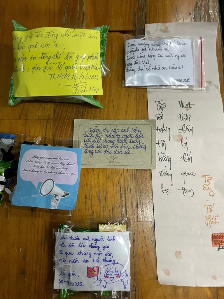 Anh cho biết khoảnh khắc bước đi "giữa lòng nhân dân" vẫn còn nguyên trong tâm trí. “Tôi hơi luyến tiếc vì cuộc vui nào rồi cũng tàn. Nhưng thật sự, tôi ‘lụy’ cái không khí ấy. Hòa bình thật đẹp!”, Phong chia sẻ đầy xúc động.